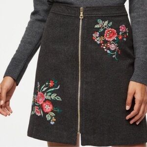 EUC Ann Taylor LOFT Grey Wool Skirt Floral Embroidered 6